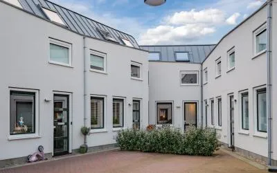 Hoekwoning te koop: Parallelweg 101M, Om de Zanderij Hillegom