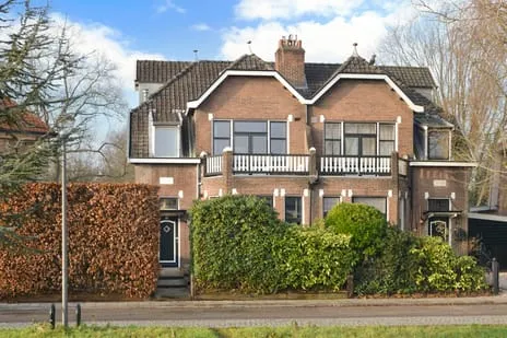 Twee-onder-één-kap te koop: Parallelweg 11, Lomanplein Bussum