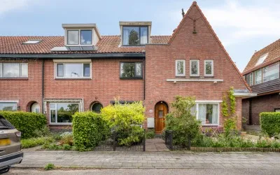 Tussenwoning te koop: Parallelweg 141, Om de Zanderij Hillegom