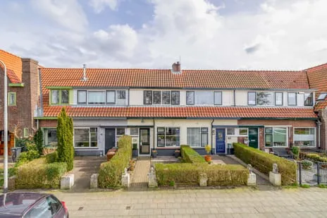 Tussenwoning te koop: Parallelweg 151, Om de Zanderij Hillegom