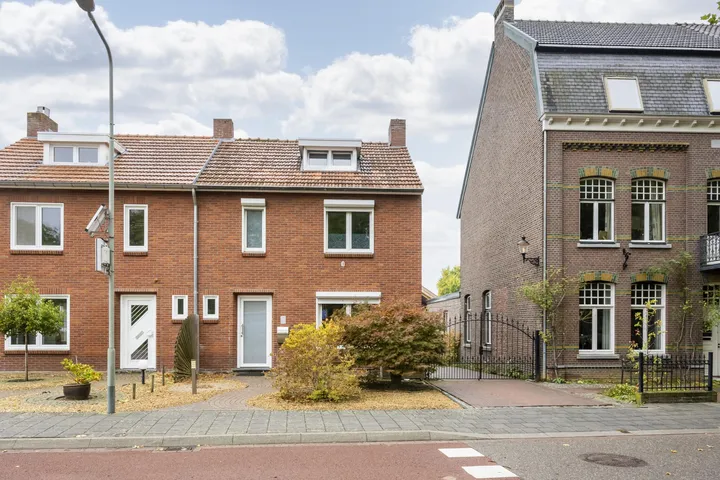 Twee-onder-één-kap te koop: Parallelweg 16A, Wijlre