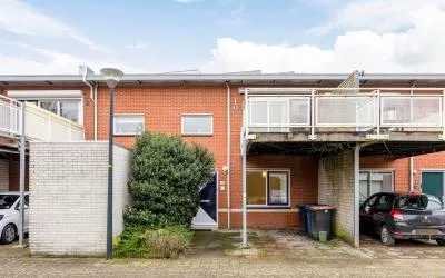 Tussenwoning te koop: Parallelweg 17, Brummelhof Apeldoorn
