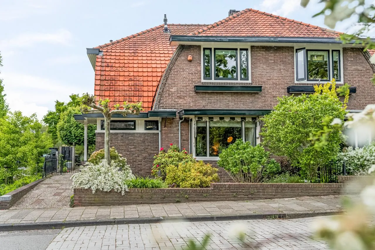 Twee-onder-één-kap te koop: Parallelweg 4, Rhenen