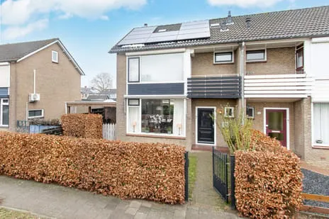 Twee-onder-één-kap te koop: Parallelweg 54, Giessen Giessen