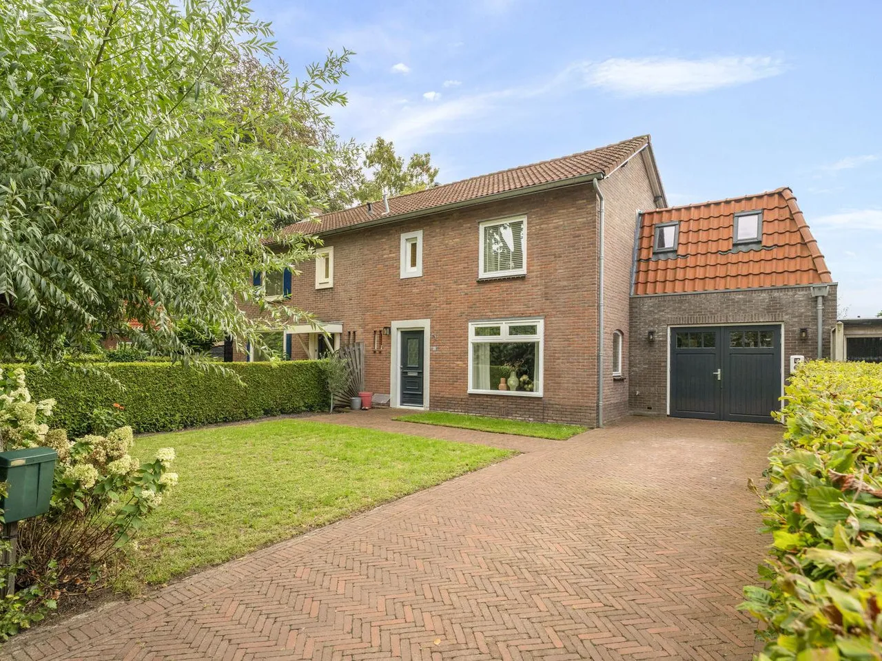 Twee-onder-één-kap te koop: Parallelweg 93, Nunspeet