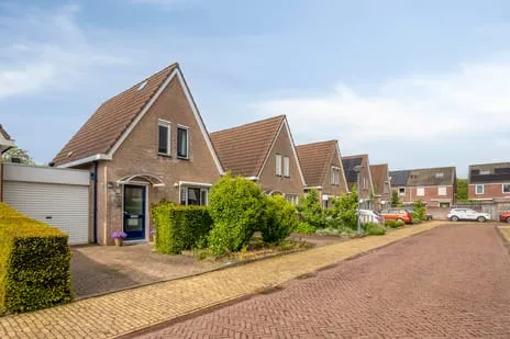 Tussenwoning te koop: Parelhoen 8, Kern Heinkenszand Heinkenszand
