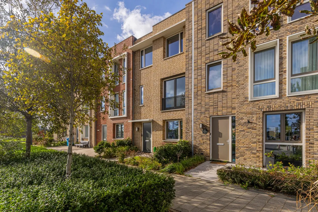 Tussenwoning te koop: Parelmoervlinderlaan 7, Rijswijk (Zh)
