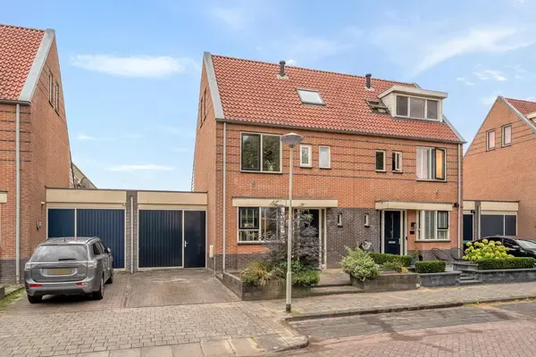 Tussenwoning te koop: Parelsnoer 92, Rhoon