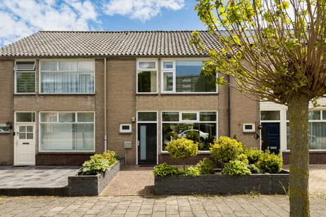 Tussenwoning te koop: Parelstraat 27, Edelstenenbuurt Alphen Aan Den Rijn