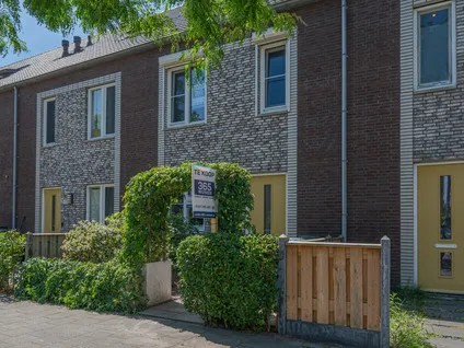 Terraced house for sale: Parelvissersstraat 44, Hoogvliet Noord Hoogvliet Rotterdam
