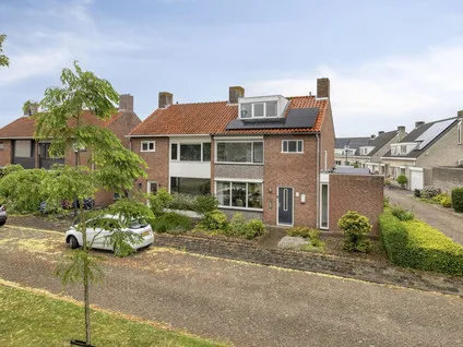 Twee-onder-één-kap te koop: Parklaan 15, Prinsenbeek Prinsenbeek
