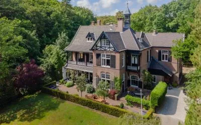 Detached house for sale: Parkweg 1, Bloemendaal Bloemendaal