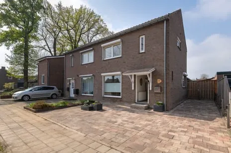 Twee-onder-één-kap te koop: Parkweg 66, Born Born