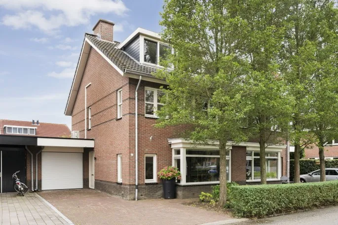 Tussenwoning te koop: Parnassia 17, Plantenbuurt Meppel