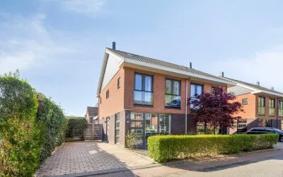 Twee-onder-één-kap te koop: Parnassia 21, Plantenbuurt Meppel