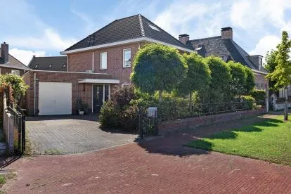 Vrijstaande woning te koop: Parnassialaan 1, Flora Midden Lelystad