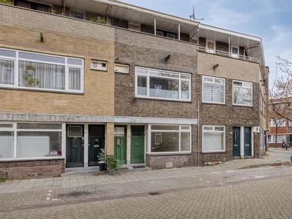 Tussenwoning te koop: Pascalstraat 16, Newtonbuurt Schiedam