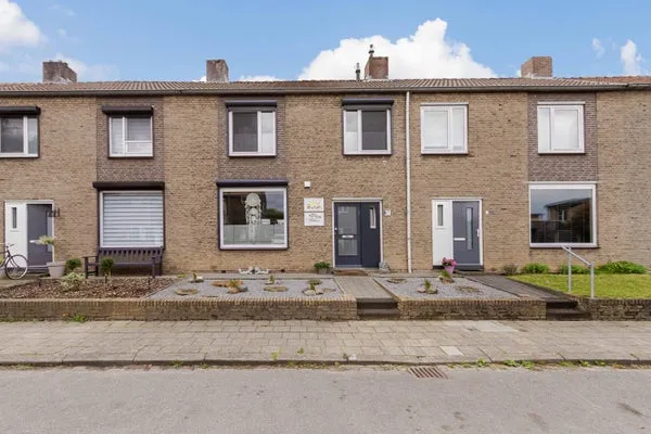 Tussenwoning te koop: Past Daemenstraat 6, Elsloo Elsloo