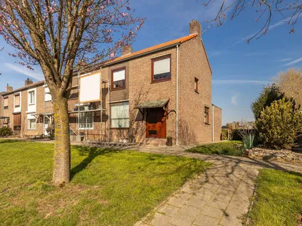 Hoekwoning te koop: Past Daemenstraat 27, Elsloo Elsloo