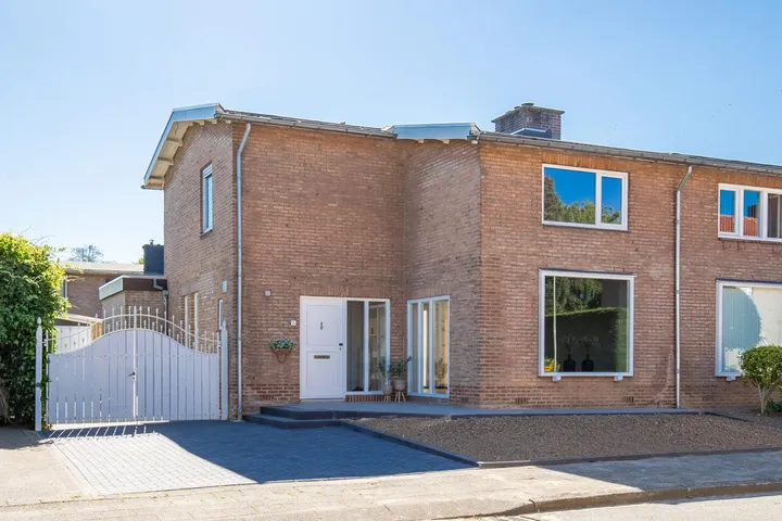Twee-onder-één-kap te koop: Pasteurstraat 8, Geleen-Zuid Geleen