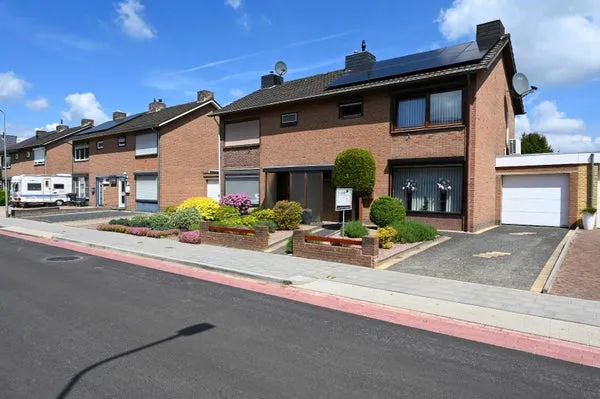 Tussenwoning te koop: Pastoor Greijmansstraat 27, Schinveld Schinveld