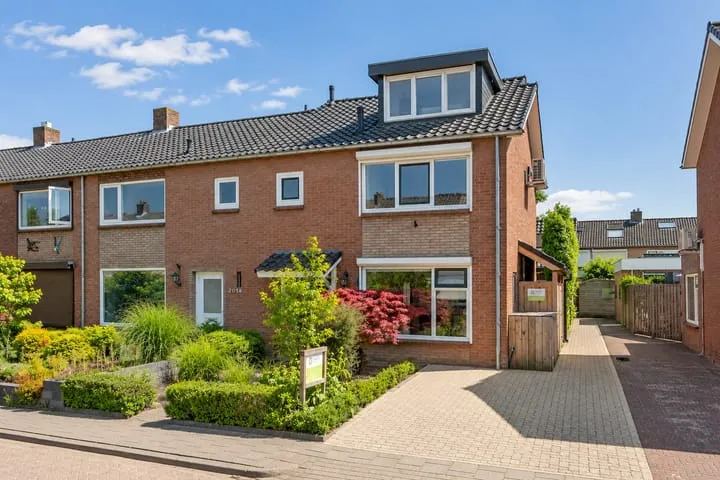 Corner house for sale: Pastoor Grimmeltstraat 18, Klappenburg Bemmel