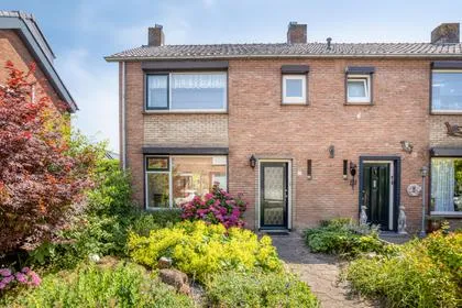 Corner house for sale: Pastoor Grimmeltstraat 24, Klappenburg Bemmel