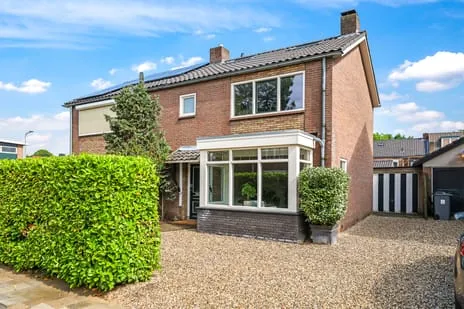 Twee-onder-één-kap te koop: Pastoor Grimmeltstraat 25, Klappenburg Bemmel