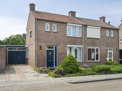 Twee-onder-één-kap te koop: Pastoor Janssenlaan 10, Obbicht Obbicht