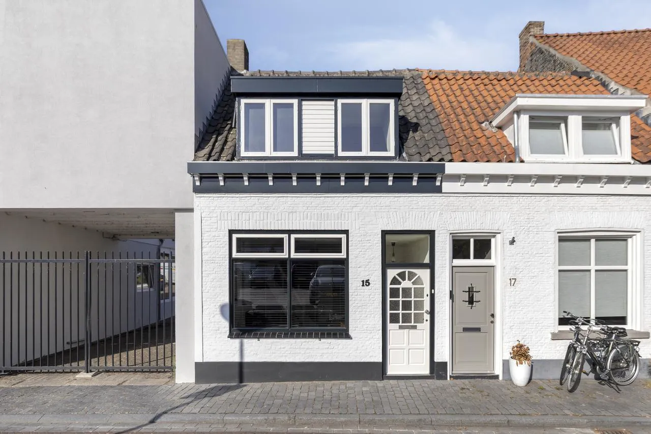 Tussenwoning te koop: Pastoor Lancrietstraat 15, Bergen Op Zoom