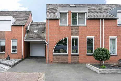 Tussenwoning te koop: Pastoor Moonenhof 9, Hofpoel Brunssum