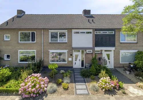 Terraced house for sale: Pastoor Reijnsstraat 19, Standdaarbuiten Standdaarbuiten