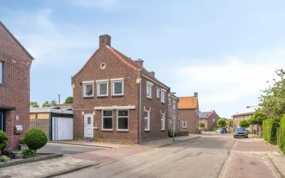 Twee-onder-één-kap te koop: Pastoor Rijckxstraat 17, Montfort Montfort