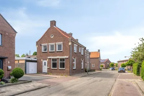 Twee-onder-één-kap te koop: Pastoor Rijckxstraat 17, Montfort Montfort