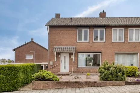 Semi-detached for sale: Pastoor Rohsstraat 14, Banholt Banholt