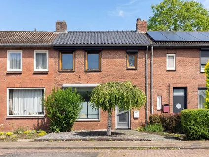 Tussenwoning te koop: Pastoor Savelbergstraat 4, Kerkeveld Brunssum