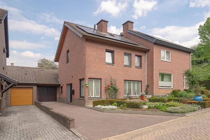 Tussenwoning te koop: Pastoor Smeetsstraat 41, Hulsen-Oostbroek Geulle