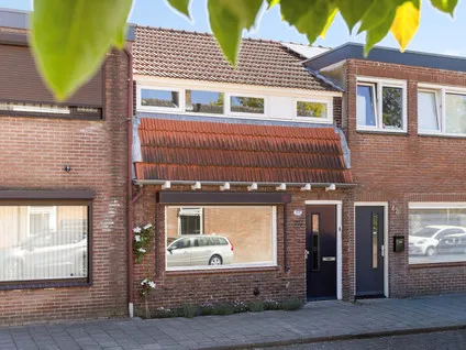 Tussenwoning te koop: Pastoor Smitsstraat 40, Hoefstraat Noord Tilburg