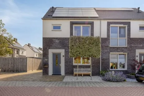 Twee-onder-één-kap te koop: Pastoor Suijsstraat 19, Katwijk kern Katwijk (Nb)