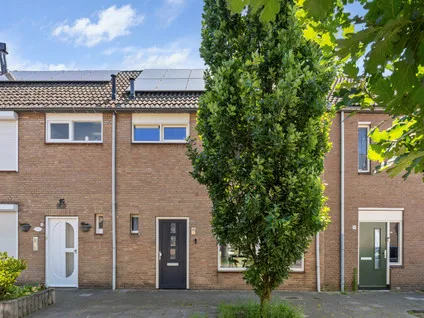 Tussenwoning te koop: Pastoor Van Beurdenstraat 10, Pastorieklamp Oost Tilburg