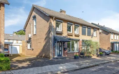 Semi-detached for sale: Pastoor van Cruchtenstraat 5, Martin Giessen-Bosstraat Swalmen