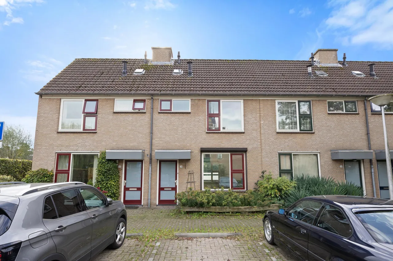 Tussenwoning te koop: Pastoor van der Zijlestraat 38, Waalwijk