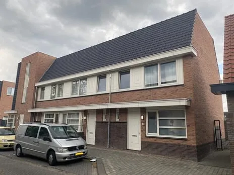 Hoekwoning te huur: Pastoor van Leeuwenstraat 24, Heipoort Helmond