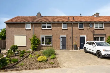 Tussenwoning te koop: Pastoor van Tielstraat 31, Leuth Leuth