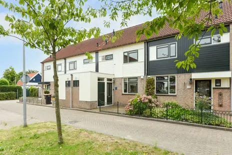 Tussenwoning te koop: Pastoor Velzeboerstraat 20, t Zand-West- en -Zuid 'T Zand