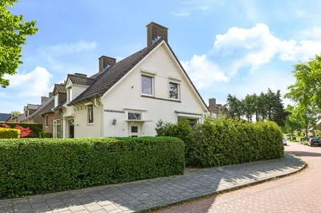 Twee-onder-één-kap te koop: Pastoor Versteegstraat 1, Kern Angeren Angeren