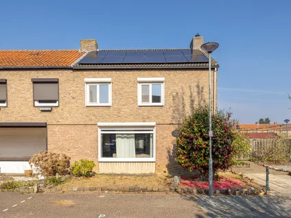Hoekwoning te koop: Pastoor Bernegaustraat 2, Munstergeleen