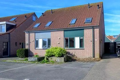 Twee-onder-één-kap te koop: Pastoor Gielenstraat 26F, Lutjebroek Lutjebroek