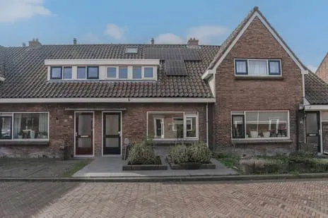 Tussenwoning te koop: Pastoor Gielenstraat 38, Lutjebroek Lutjebroek