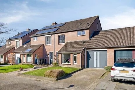 Tussenwoning te koop: Pastoor Huissenstraat 4, Ammerzoden Ammerzoden